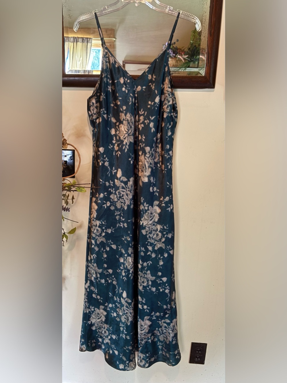 Cabernet Sleepwear Green Silky Satin Floral Print Maxi Slip Dress Sz M Flowy - Picture 1 of 11
